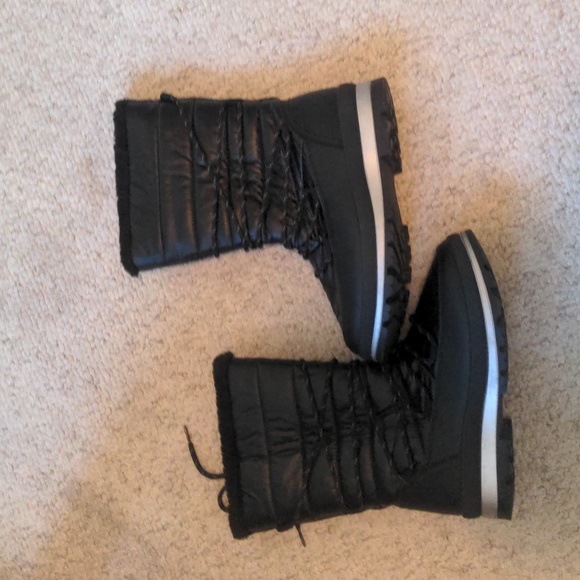 Brand New - Size 7 - Black Snow Mid Calf Boots - Picture 6 of 7